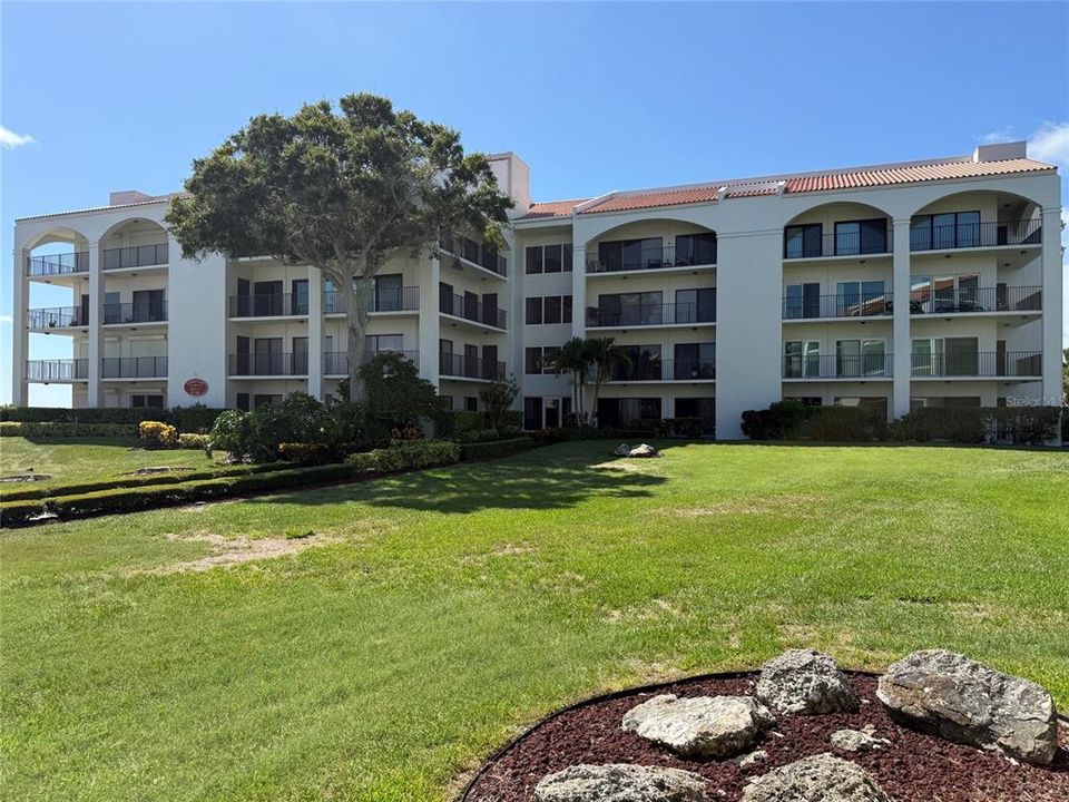 For Rent: $4,750 (2 beds, 2 baths, 1280 Square Feet)