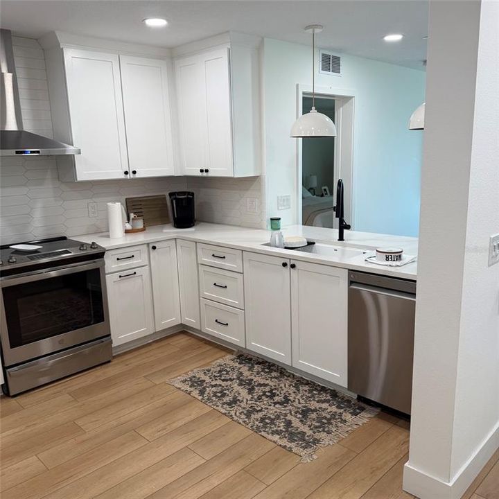For Rent: $4,750 (2 beds, 2 baths, 1280 Square Feet)