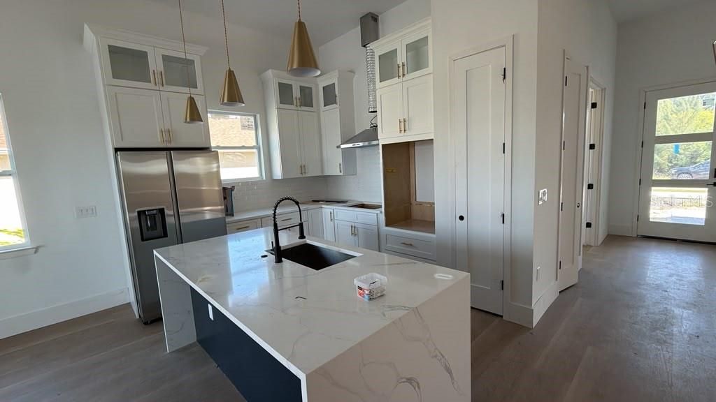 For Sale: $729,000 (4 beds, 2 baths, 1963 Square Feet)