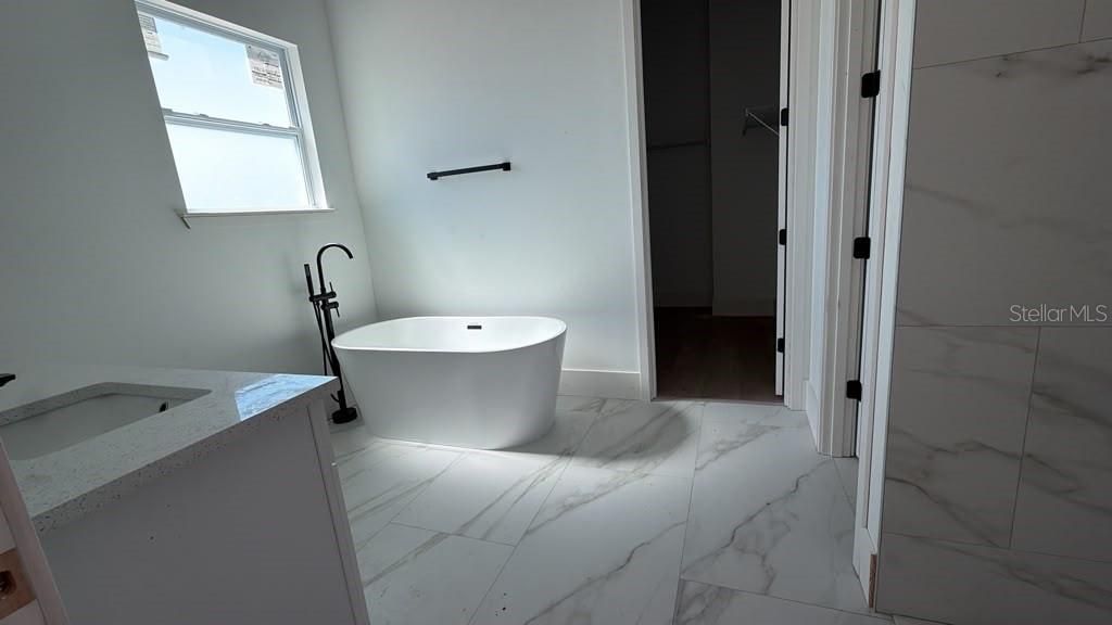 For Sale: $729,000 (4 beds, 2 baths, 1963 Square Feet)