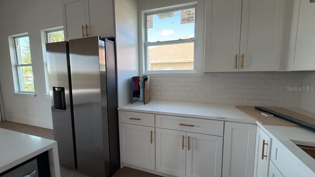 For Sale: $729,000 (4 beds, 2 baths, 1963 Square Feet)