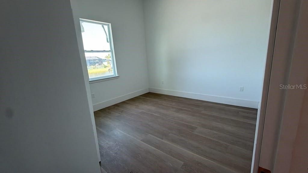 For Sale: $729,000 (4 beds, 2 baths, 1963 Square Feet)