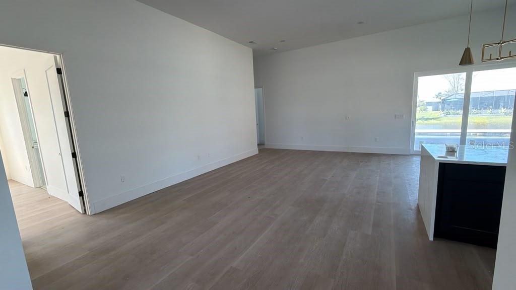 For Sale: $729,000 (4 beds, 2 baths, 1963 Square Feet)