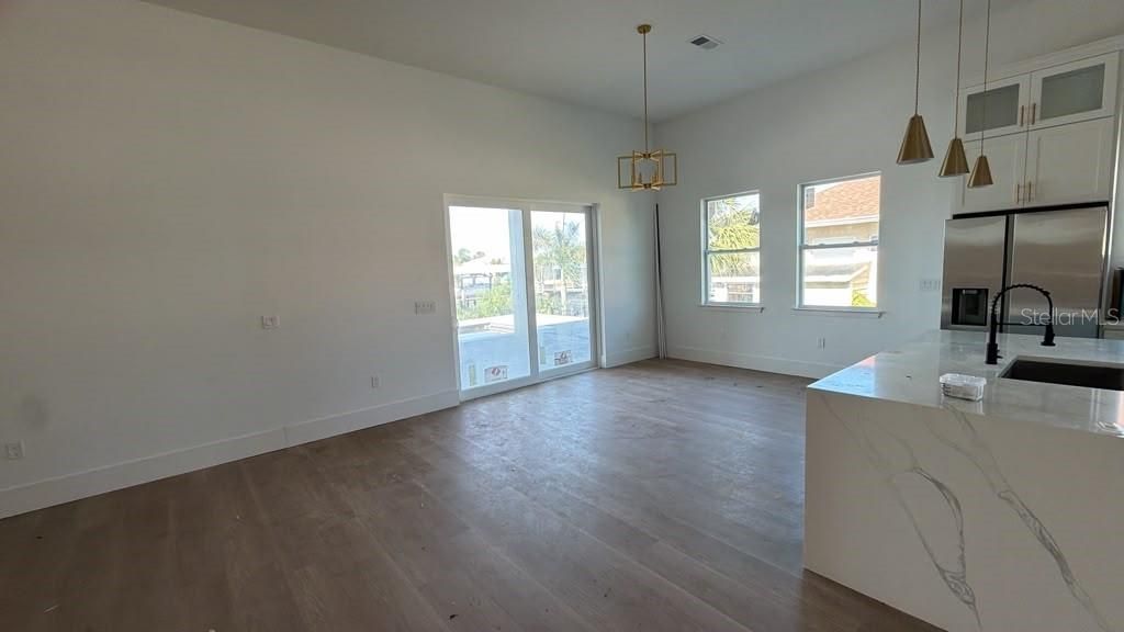 For Sale: $729,000 (4 beds, 2 baths, 1963 Square Feet)