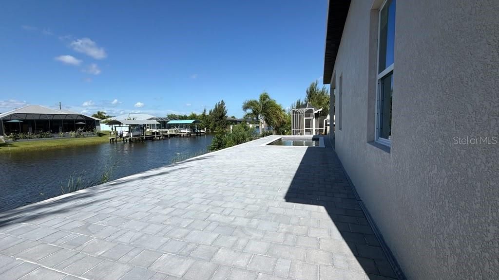 For Sale: $729,000 (4 beds, 2 baths, 1963 Square Feet)