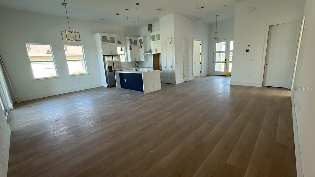 For Sale: $729,000 (4 beds, 2 baths, 1963 Square Feet)