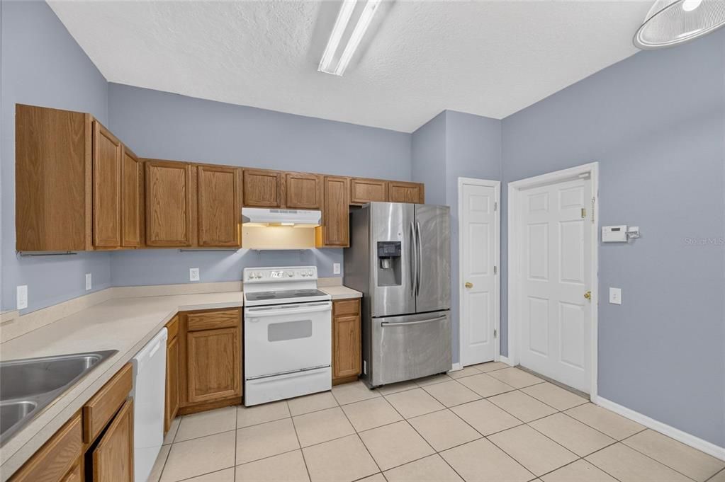 For Sale: $200,000 (2 beds, 2 baths, 1240 Square Feet)