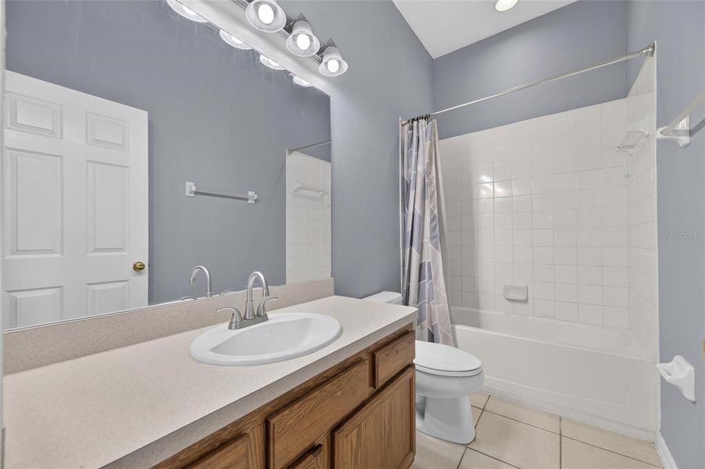 For Sale: $200,000 (2 beds, 2 baths, 1240 Square Feet)