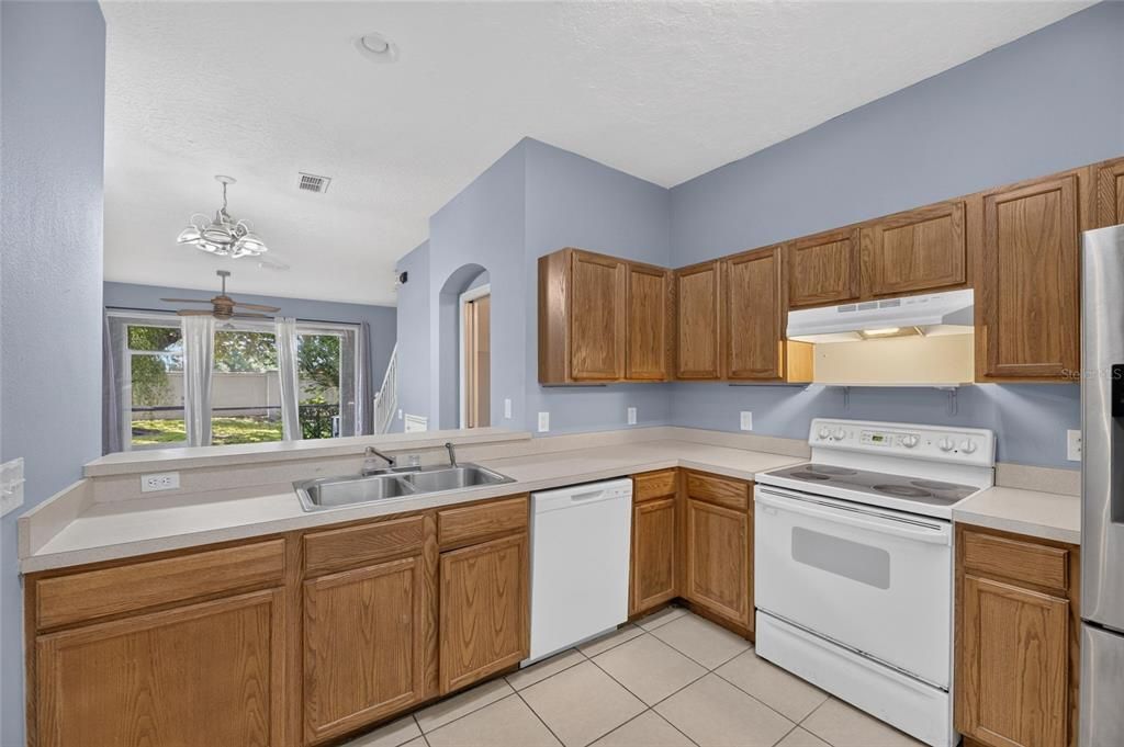 For Sale: $200,000 (2 beds, 2 baths, 1240 Square Feet)