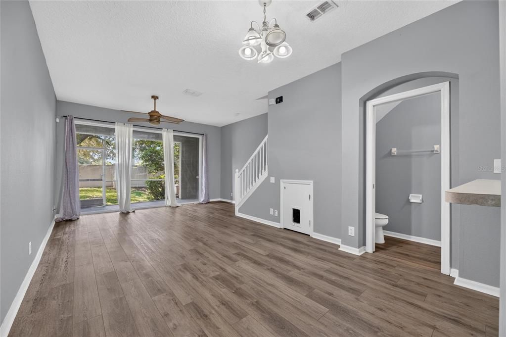 For Sale: $200,000 (2 beds, 2 baths, 1240 Square Feet)