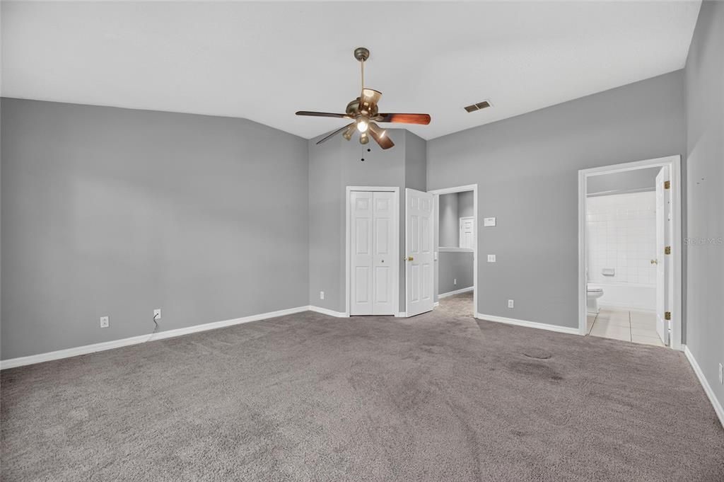 For Sale: $200,000 (2 beds, 2 baths, 1240 Square Feet)