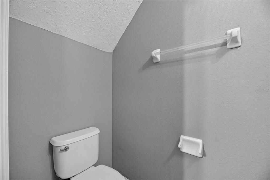 For Sale: $200,000 (2 beds, 2 baths, 1240 Square Feet)
