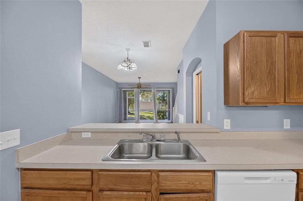 For Sale: $200,000 (2 beds, 2 baths, 1240 Square Feet)