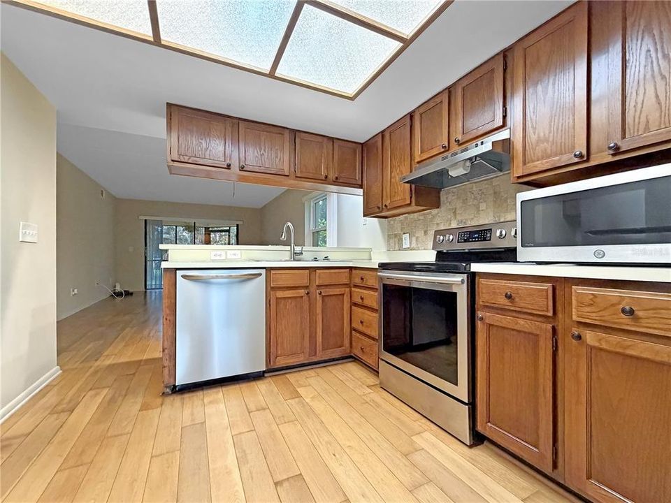 На продажу: $195,000 (2 спален, 2 ванн, 924 Квадратных фут)