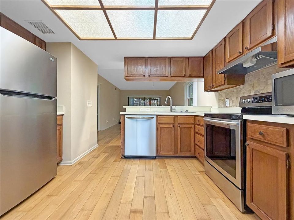 На продажу: $195,000 (2 спален, 2 ванн, 924 Квадратных фут)