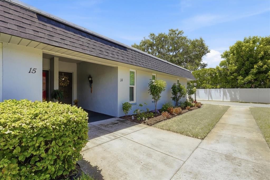 For Sale: $250,000 (2 beds, 2 baths, 1206 Square Feet)