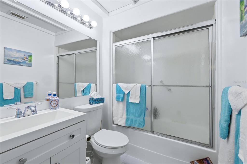 For Sale: $250,000 (2 beds, 2 baths, 1206 Square Feet)
