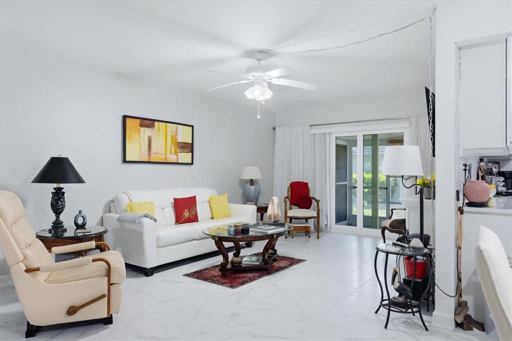 For Sale: $250,000 (2 beds, 2 baths, 1206 Square Feet)