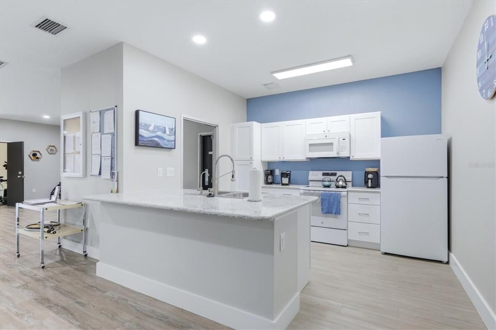 For Sale: $250,000 (2 beds, 2 baths, 1206 Square Feet)