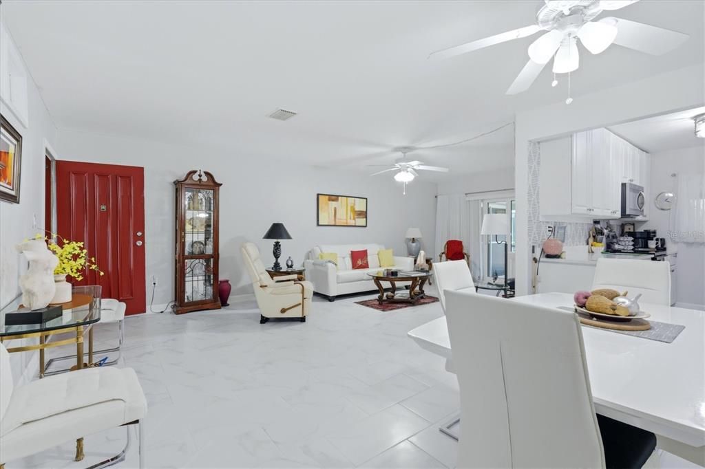 For Sale: $250,000 (2 beds, 2 baths, 1206 Square Feet)