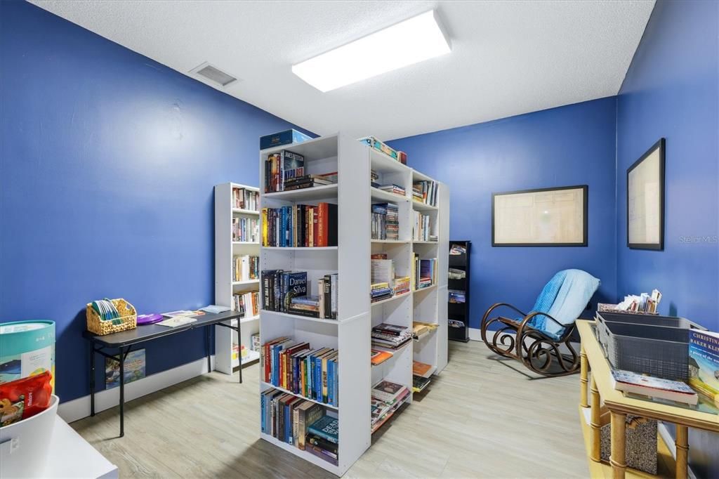 For Sale: $250,000 (2 beds, 2 baths, 1206 Square Feet)