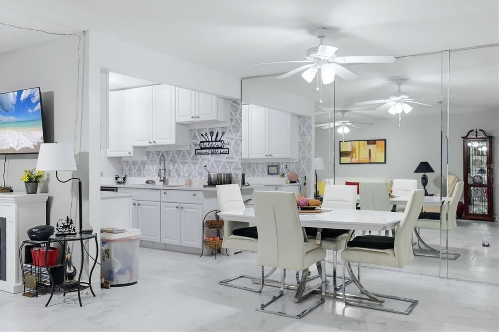 For Sale: $250,000 (2 beds, 2 baths, 1206 Square Feet)