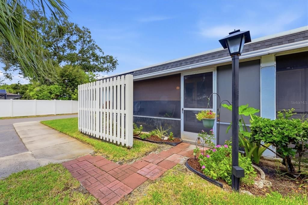 For Sale: $250,000 (2 beds, 2 baths, 1206 Square Feet)