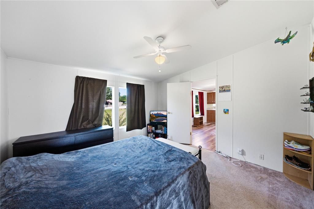 For Sale: $265,000 (3 beds, 2 baths, 1566 Square Feet)