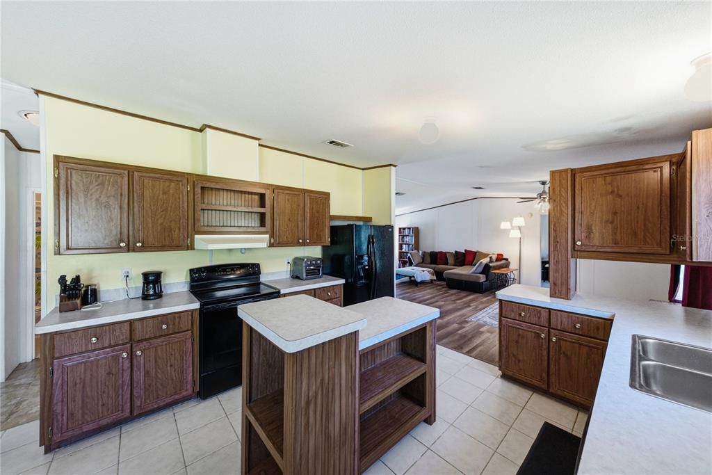 For Sale: $265,000 (3 beds, 2 baths, 1566 Square Feet)