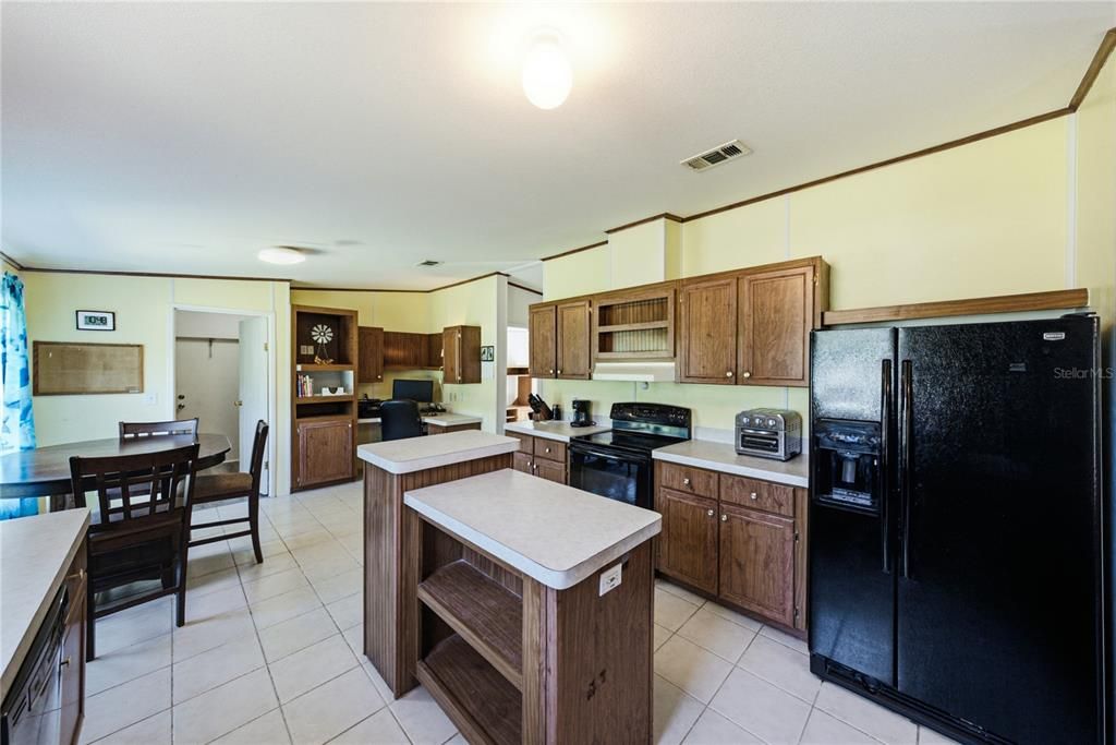For Sale: $265,000 (3 beds, 2 baths, 1566 Square Feet)