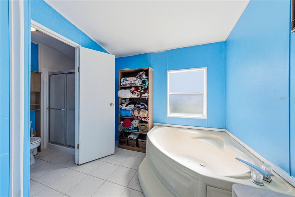 For Sale: $265,000 (3 beds, 2 baths, 1566 Square Feet)