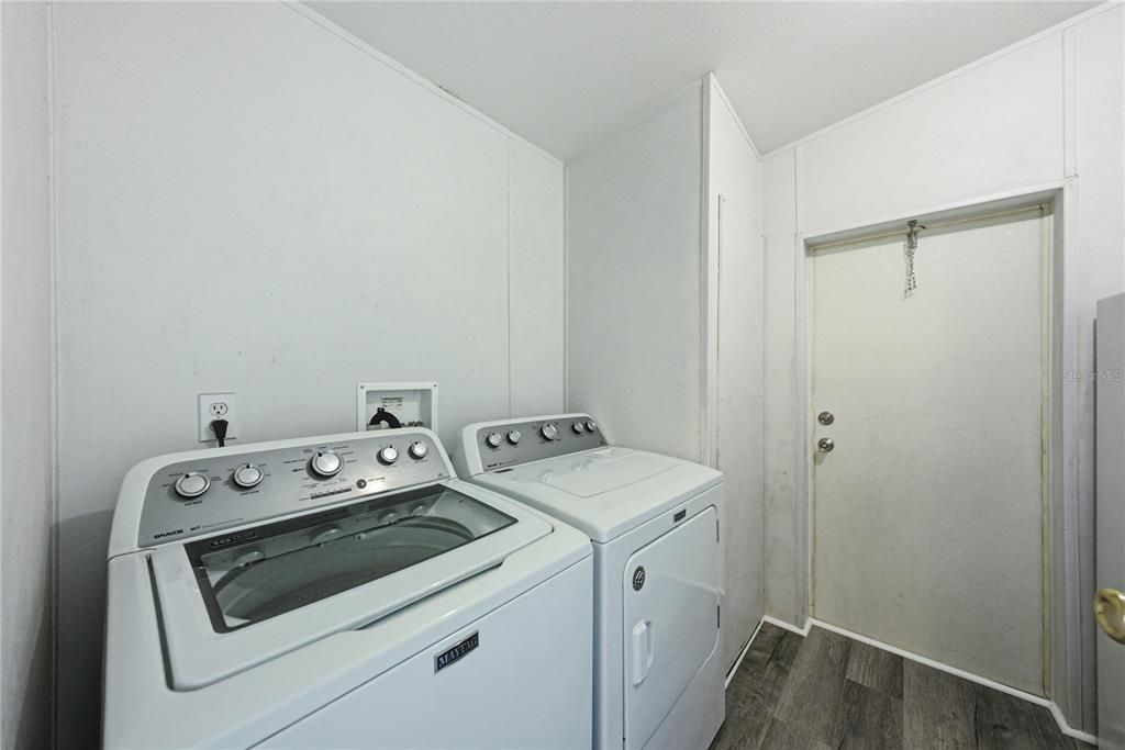 For Sale: $265,000 (3 beds, 2 baths, 1566 Square Feet)