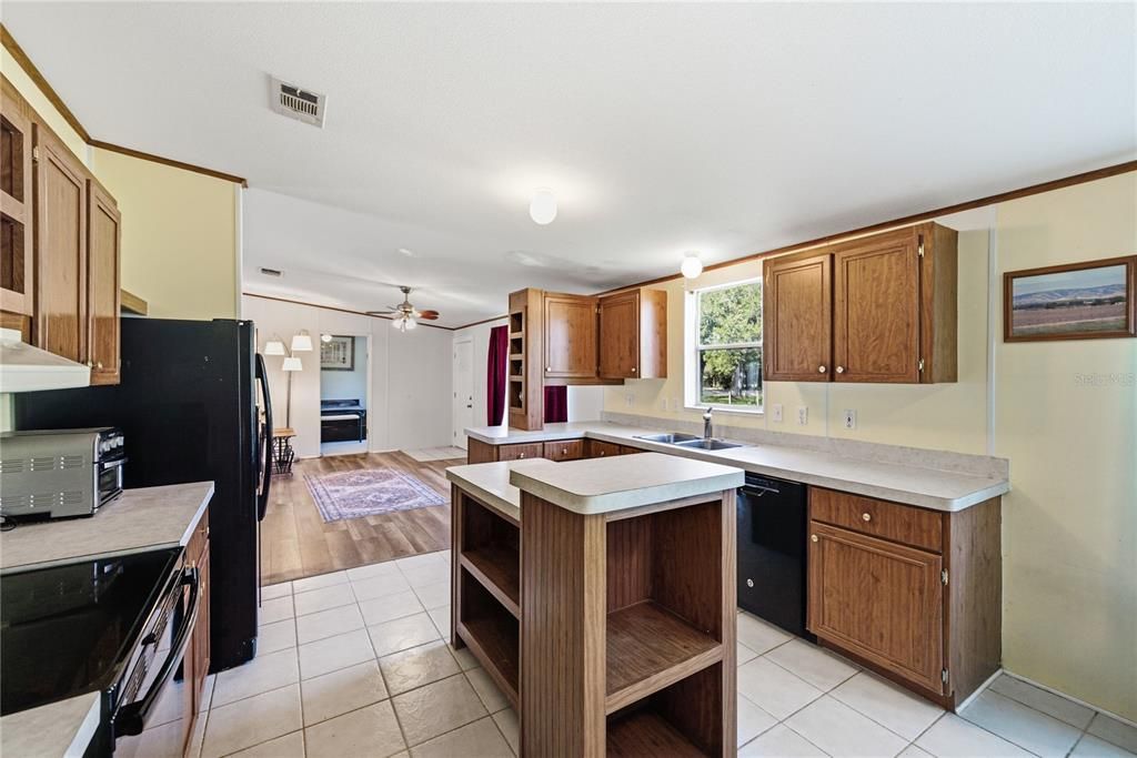 For Sale: $265,000 (3 beds, 2 baths, 1566 Square Feet)