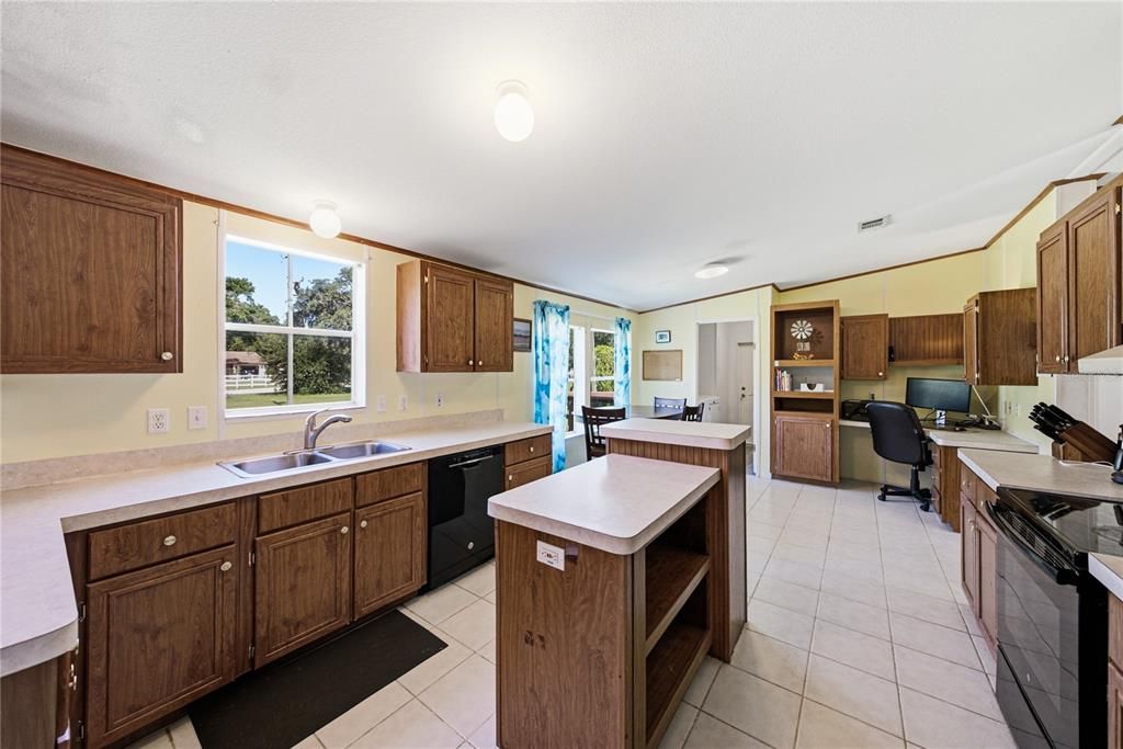 For Sale: $265,000 (3 beds, 2 baths, 1566 Square Feet)