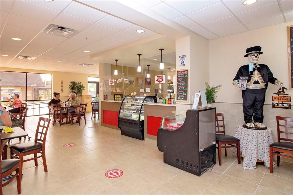 For Sale: $394,900 (3 beds, 2 baths, 2522 Square Feet)