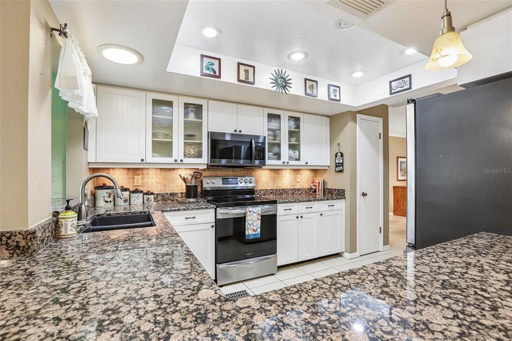 For Sale: $394,900 (3 beds, 2 baths, 2522 Square Feet)