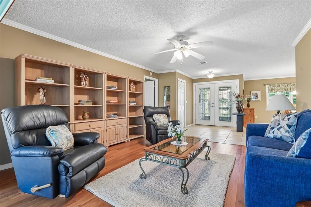 For Sale: $394,900 (3 beds, 2 baths, 2522 Square Feet)