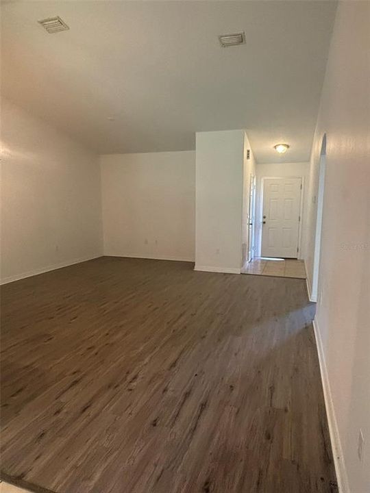 For Rent: $1,500 (3 beds, 2 baths, 1198 Square Feet)