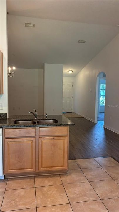 For Rent: $1,500 (3 beds, 2 baths, 1198 Square Feet)