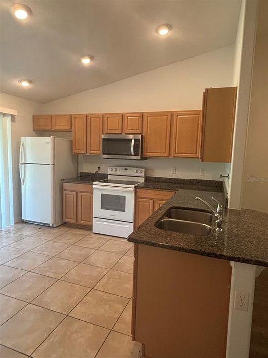 For Rent: $1,500 (3 beds, 2 baths, 1198 Square Feet)