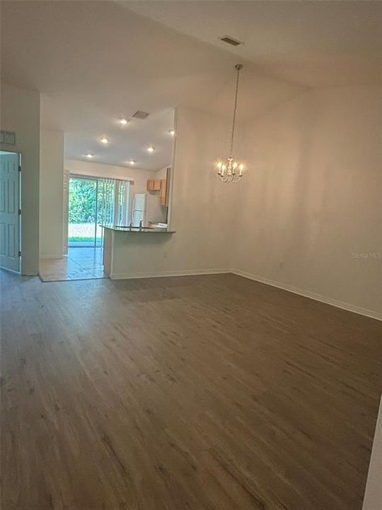 For Rent: $1,500 (3 beds, 2 baths, 1198 Square Feet)