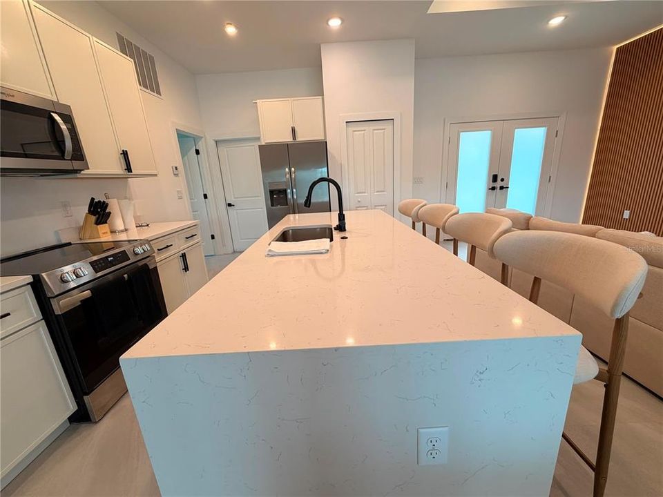 For Sale: $659,000 (3 beds, 3 baths, 1625 Square Feet)