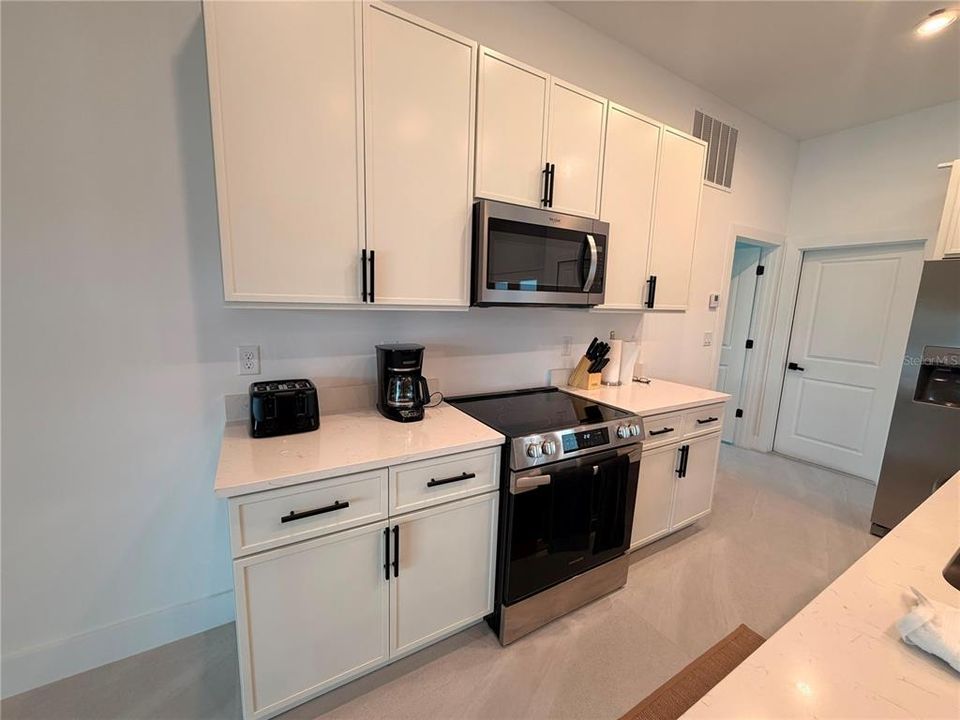 For Sale: $659,000 (3 beds, 3 baths, 1625 Square Feet)
