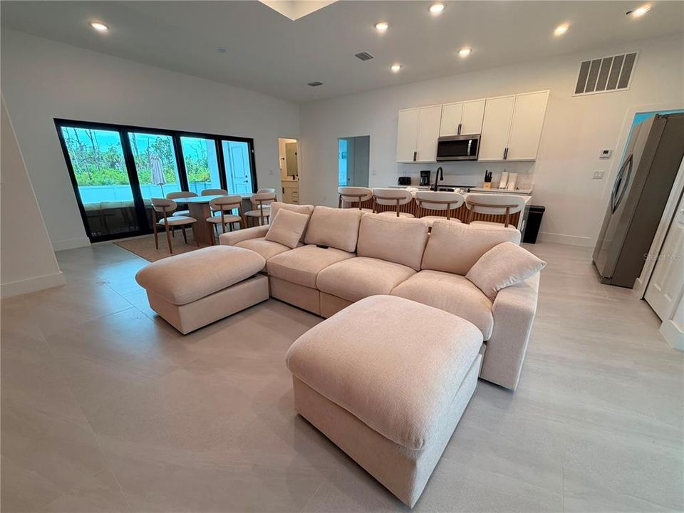 For Sale: $659,000 (3 beds, 3 baths, 1625 Square Feet)