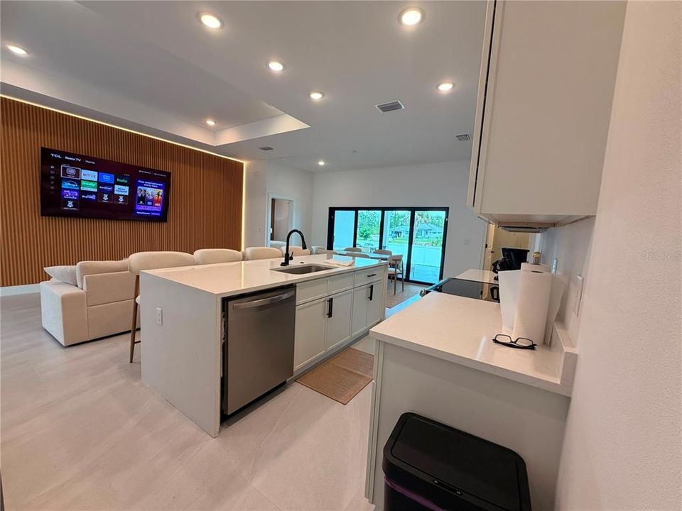 For Sale: $659,000 (3 beds, 3 baths, 1625 Square Feet)