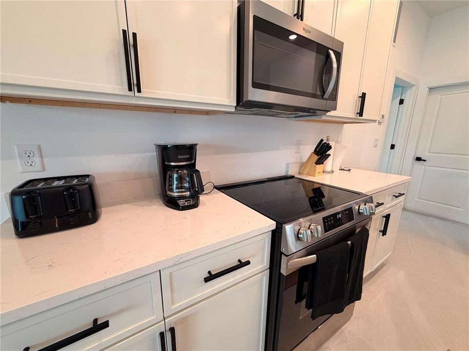For Sale: $659,000 (3 beds, 3 baths, 1625 Square Feet)