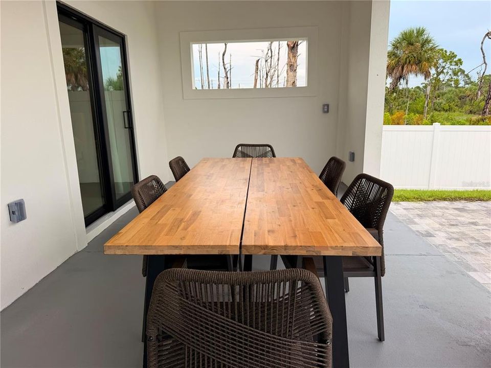 For Sale: $659,000 (3 beds, 3 baths, 1625 Square Feet)