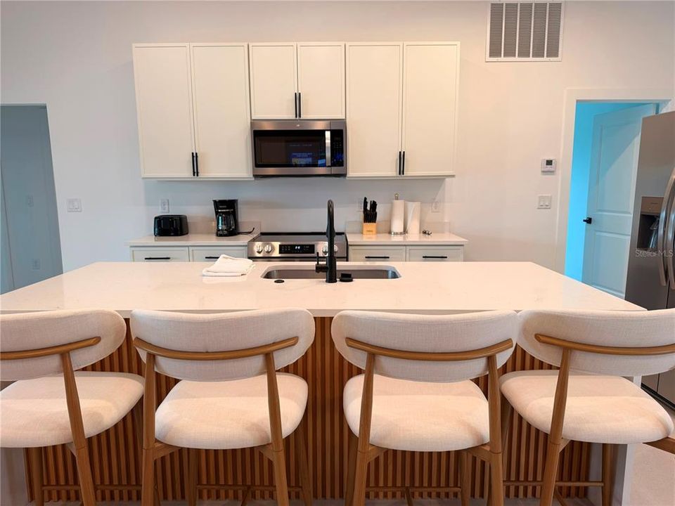For Sale: $659,000 (3 beds, 3 baths, 1625 Square Feet)