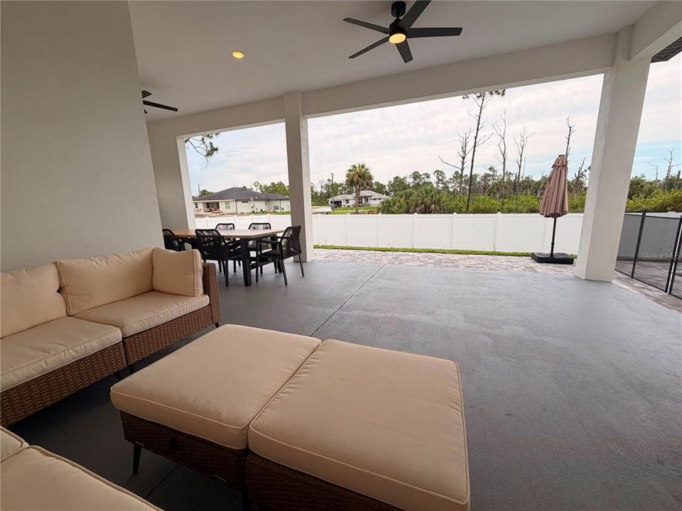 For Sale: $659,000 (3 beds, 3 baths, 1625 Square Feet)