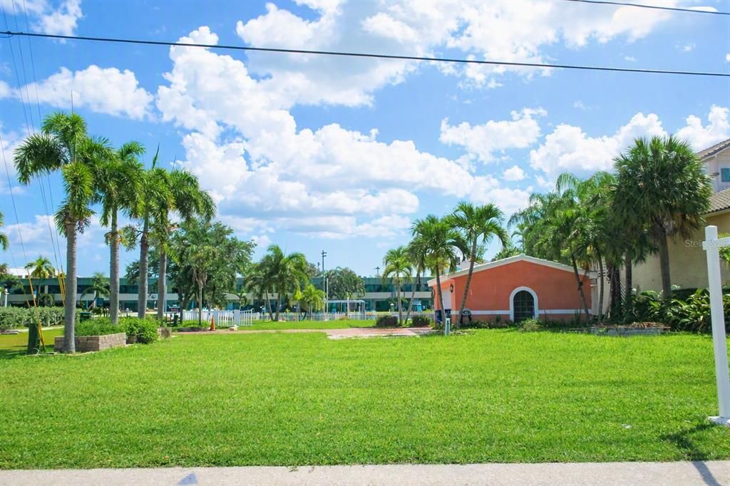En Venta: $1,190,000 (0.23 acres)